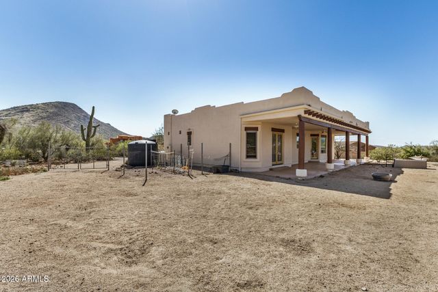 2244 E CAVALRY Road, New River, AZ 85087