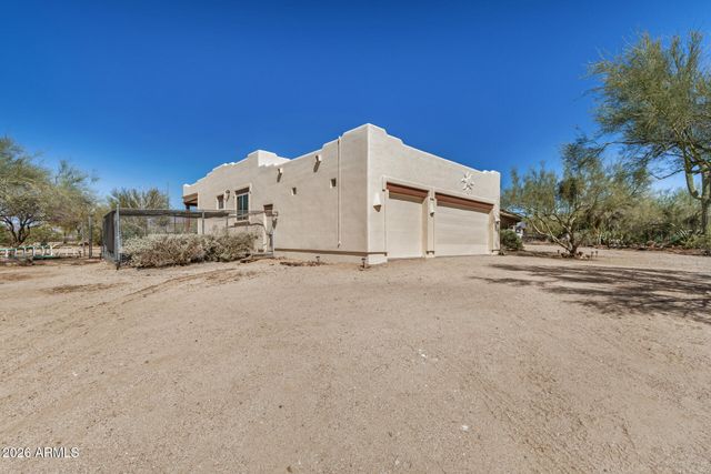 2244 E CAVALRY Road, New River, AZ 85087