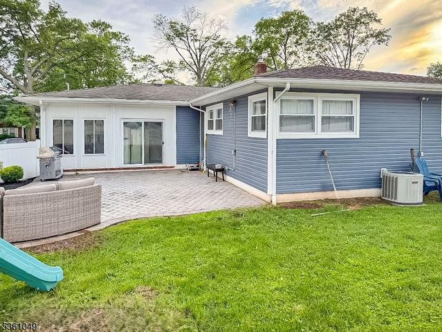 201 Douglas Rd, Roselle Boro, NJ 07203
