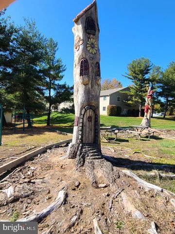 701 THORNTON CT, North Wales, PA 19454