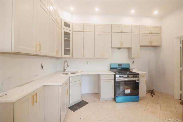 1340 Siegfried Place, Bronx, NY 10465