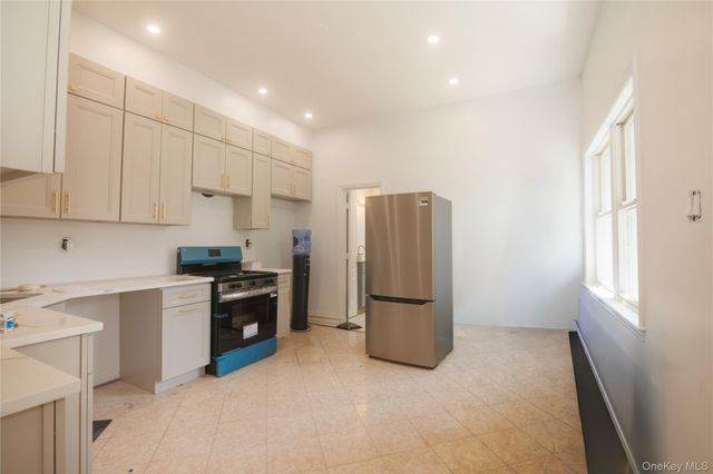 1340 Siegfried Place, Bronx, NY 10465