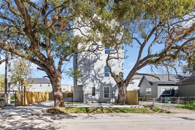 2709 Dennis Street, Houston, TX 77004