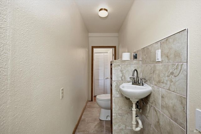 16945 Knollview Dr, Hidden Valley Lake, CA 95467