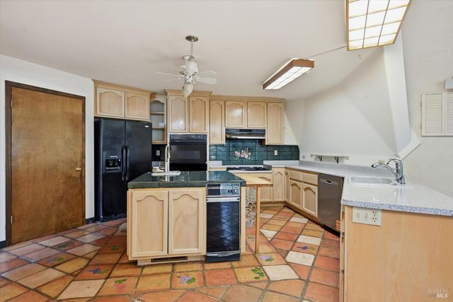 16945 Knollview Dr, Hidden Valley Lake, CA 95467