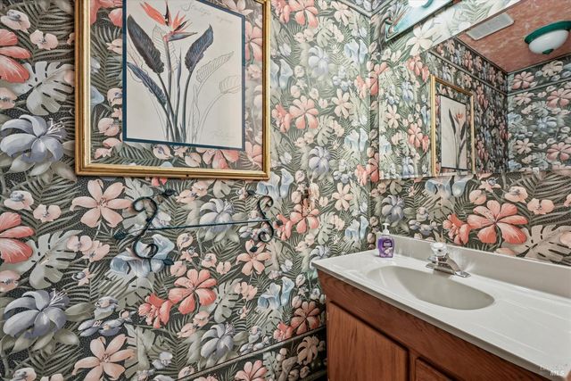 16945 Knollview Dr, Hidden Valley Lake, CA 95467