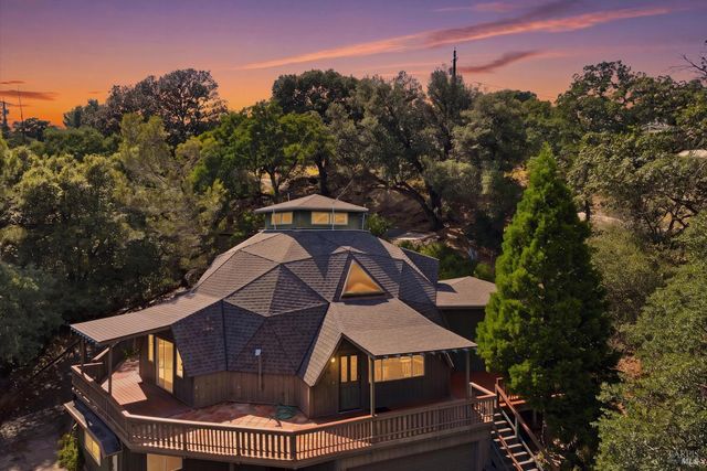 16945 Knollview Dr, Hidden Valley Lake, CA 95467