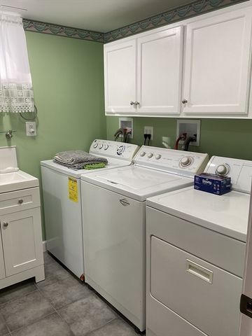 77 Christy Ave, Dracut, MA 01826