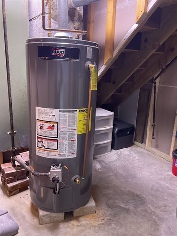 77 Christy Ave, Dracut, MA 01826