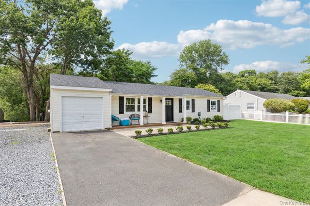91 Circle Drive W, Patchogue, NY 11772