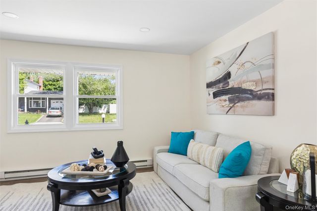 91 Circle Drive W, Patchogue, NY 11772