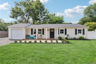 91 Circle Drive W, Patchogue, NY 11772