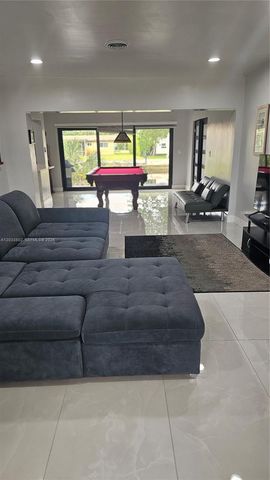 2856 NW 10th Avenue, Wilton Manors, FL 33311