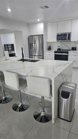 2856 NW 10th Avenue, Wilton Manors, FL 33311