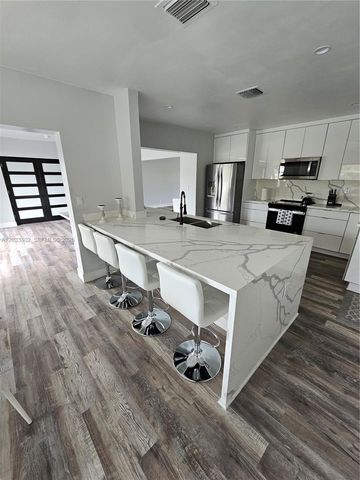 2856 NW 10th Avenue, Wilton Manors, FL 33311