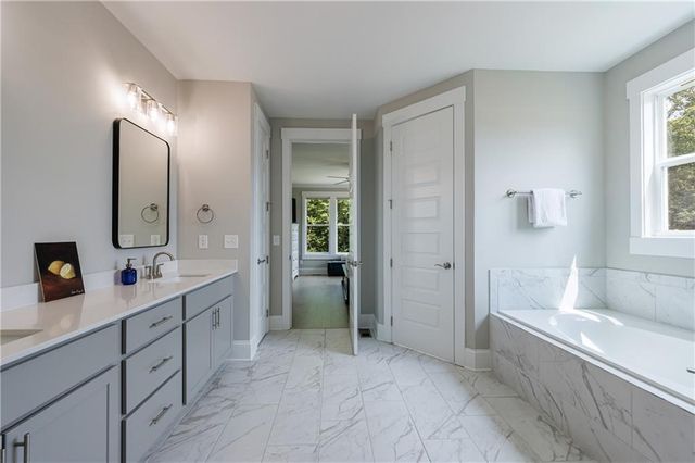 130 Lapis Lake Point, Fayetteville, GA 30215
