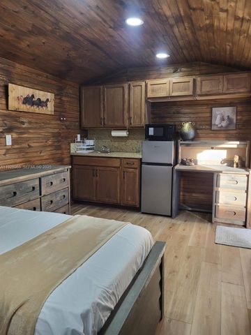 2137 NW 97th St 2137, Miami, FL 33147