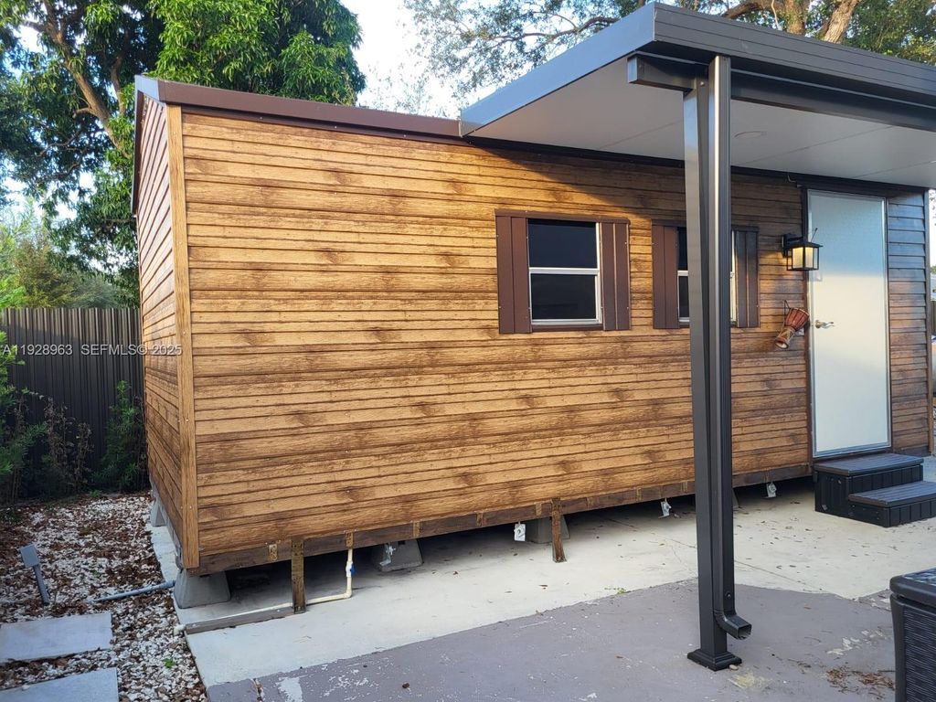 2137 NW 97th St 2137, Miami, FL 33147