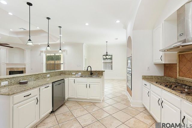 35261 Beverly Hills Dr, Prairieville, LA 70769