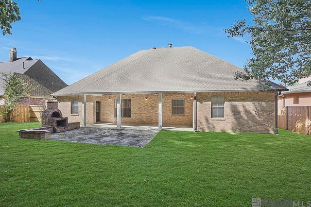 35261 Beverly Hills Dr, Prairieville, LA 70769