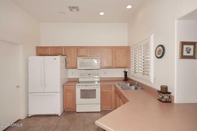 8013 W ZOE ELLA Way, Peoria, AZ 85382