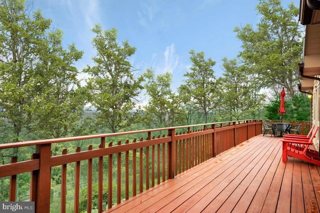 537 BOBCAT DR, Berkeley Springs, WV 25411