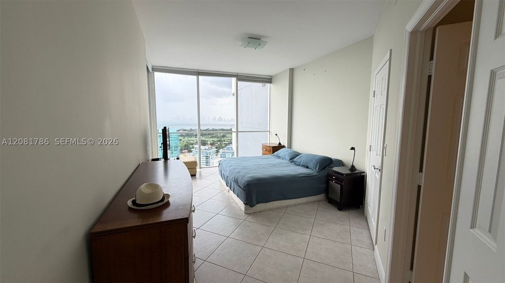 Image 15 of property listing at 6301 Collins Ave LPH4, Miami Beach, FL 33141