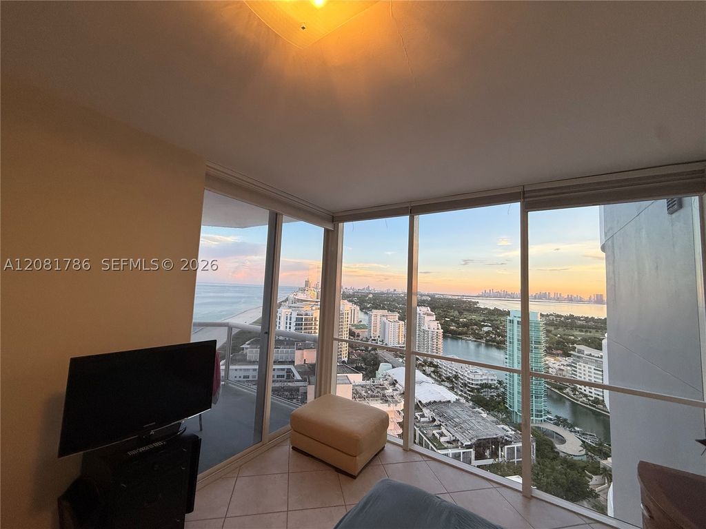 Image 18 of property listing at 6301 Collins Ave LPH4, Miami Beach, FL 33141