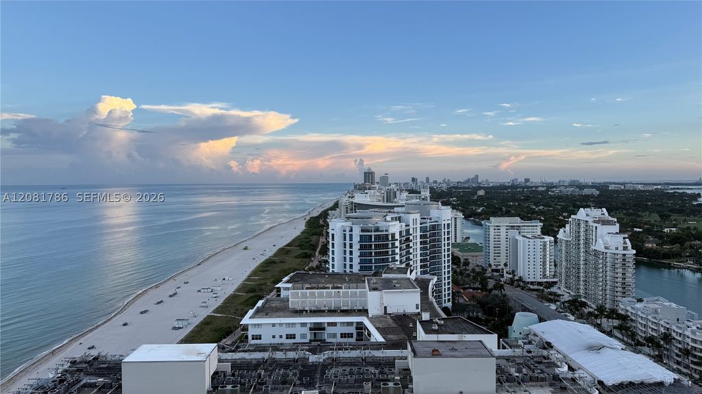 Image 19 of property listing at 6301 Collins Ave LPH4, Miami Beach, FL 33141