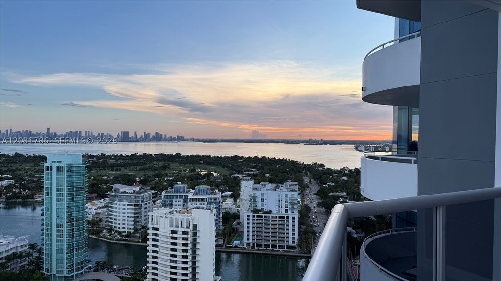Image 20 of property listing at 6301 Collins Ave LPH4, Miami Beach, FL 33141