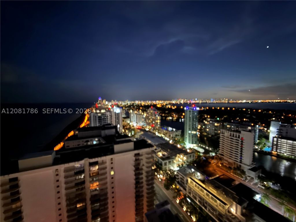 Image 24 of property listing at 6301 Collins Ave LPH4, Miami Beach, FL 33141