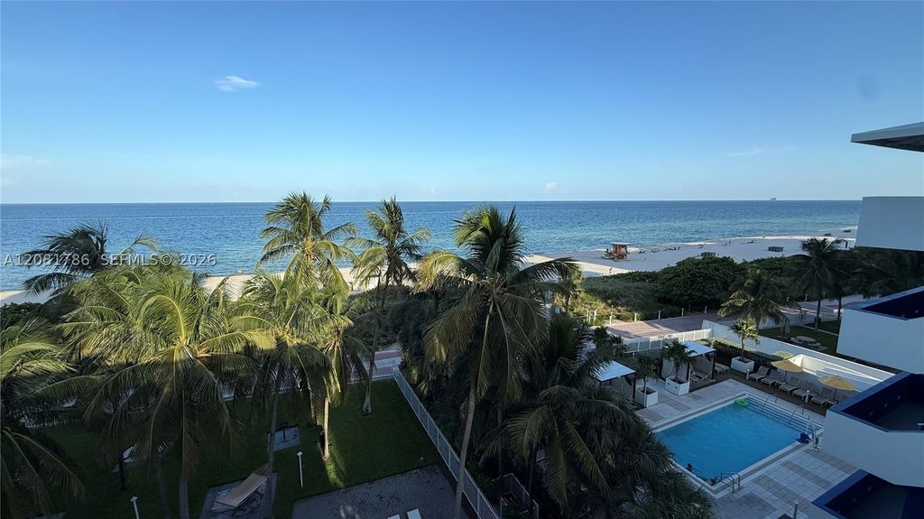 Image 36 of property listing at 6301 Collins Ave LPH4, Miami Beach, FL 33141