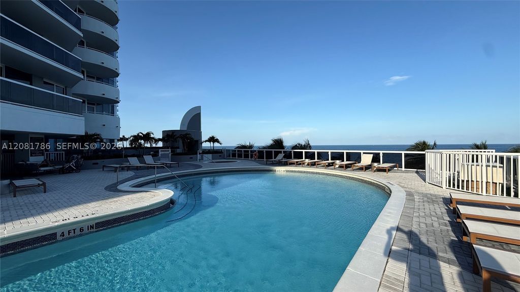 Image 38 of property listing at 6301 Collins Ave LPH4, Miami Beach, FL 33141