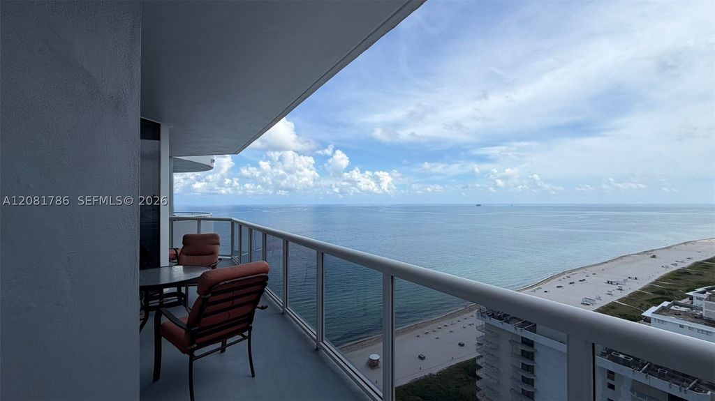 Image 6 of property listing at 6301 Collins Ave LPH4, Miami Beach, FL 33141
