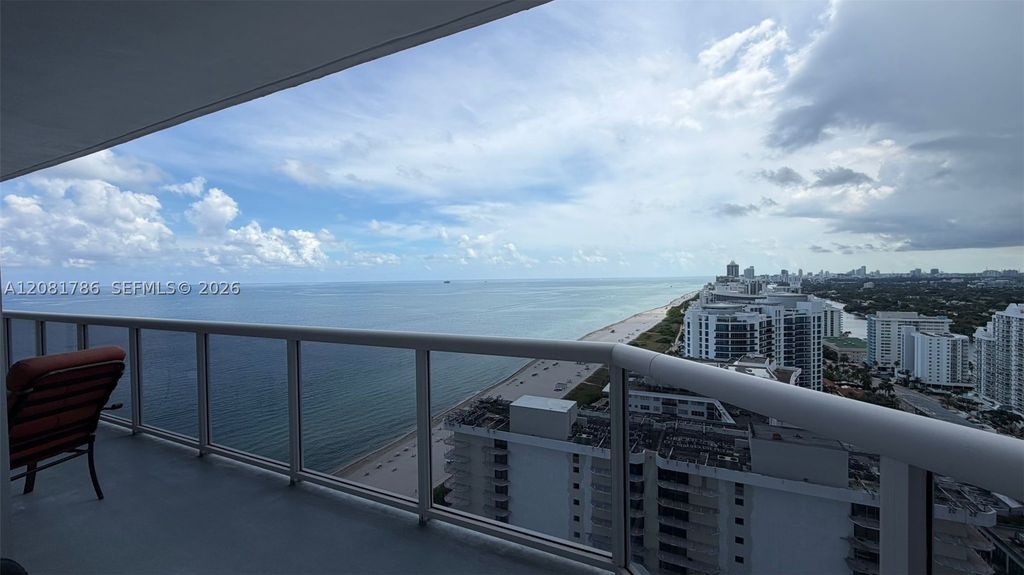 Image 7 of property listing at 6301 Collins Ave LPH4, Miami Beach, FL 33141