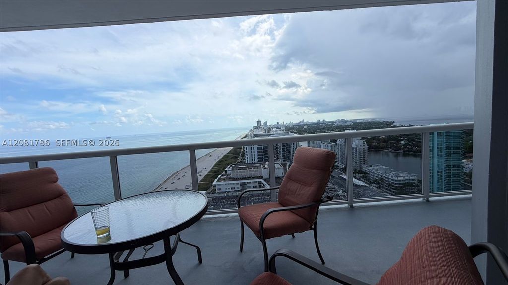 Image 8 of property listing at 6301 Collins Ave LPH4, Miami Beach, FL 33141