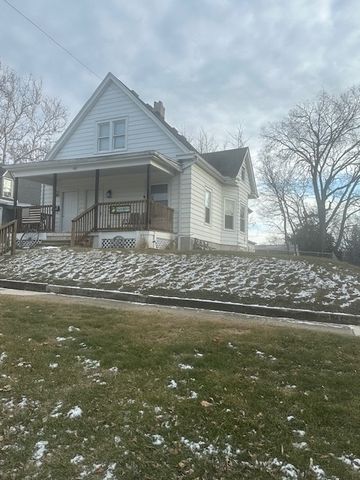 813 E Taylor Street, Bloomington, IL 61701