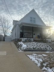 813 E Taylor Street, Bloomington, IL 61701