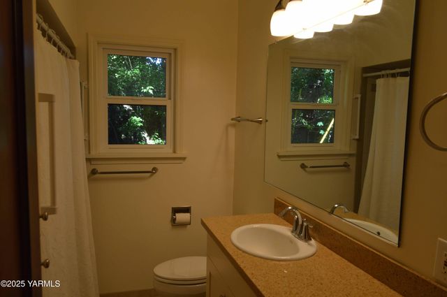 W 3506 Chestnut Ave, Yakima, WA 98902