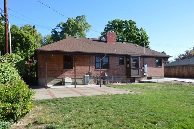 W 3506 Chestnut Ave, Yakima, WA 98902