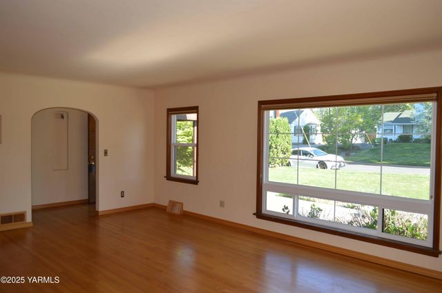 W 3506 Chestnut Ave, Yakima, WA 98902