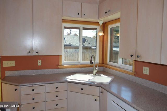 W 3506 Chestnut Ave, Yakima, WA 98902