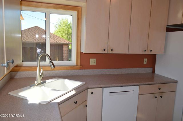W 3506 Chestnut Ave, Yakima, WA 98902