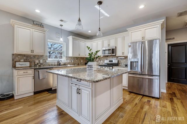 1718 W 4th Street W, Piscataway, NJ 08854