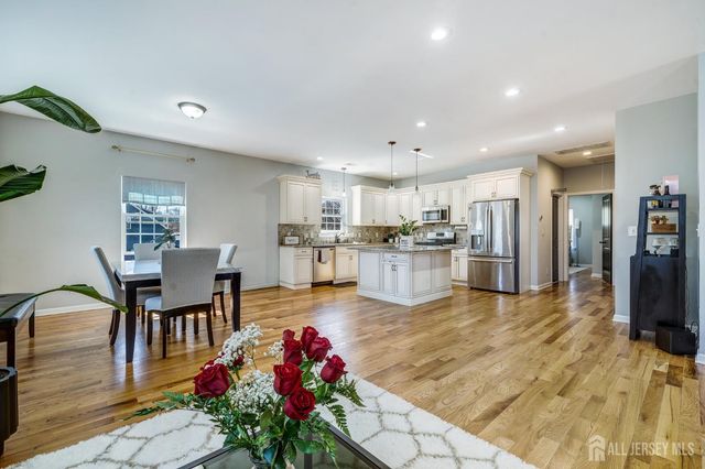 1718 W 4th Street W, Piscataway, NJ 08854