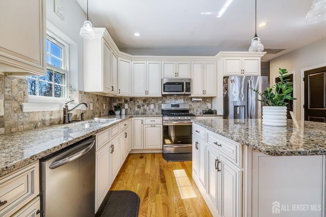 1718 W 4th Street W, Piscataway, NJ 08854