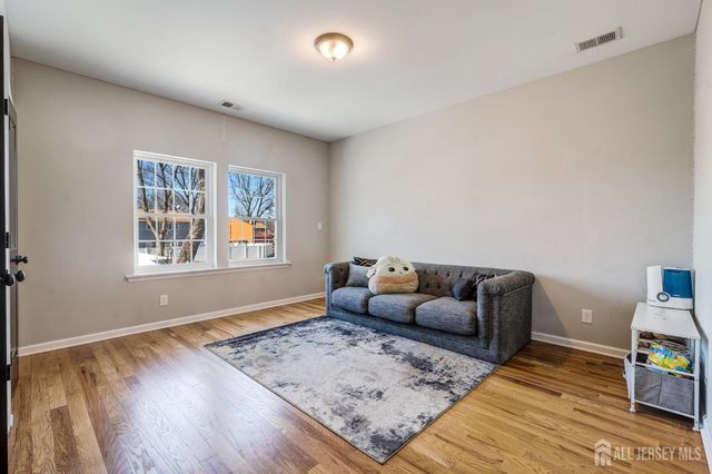 1718 W 4th Street W, Piscataway, NJ 08854