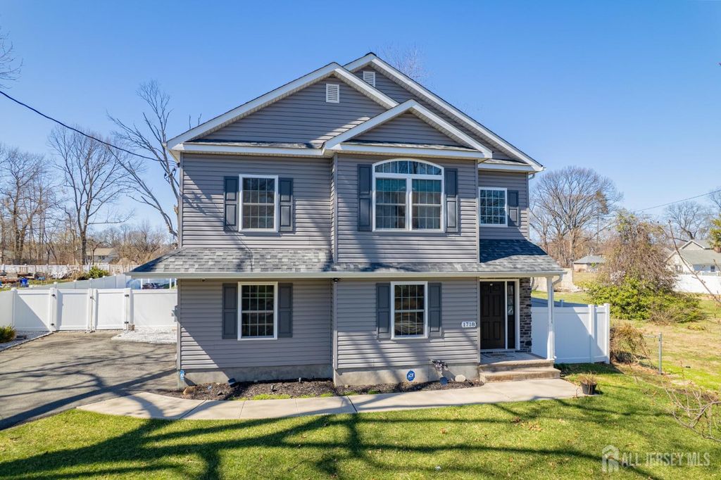 1718 W 4th Street W, Piscataway, NJ 08854