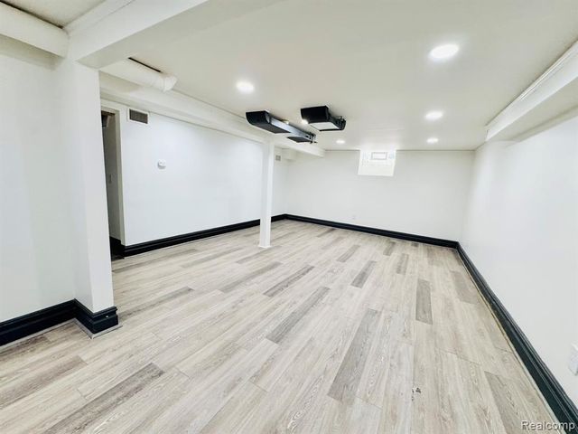 25715 W Hills Drive, Dearborn Heights, MI 48125