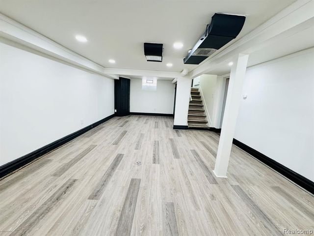 25715 W Hills Drive, Dearborn Heights, MI 48125